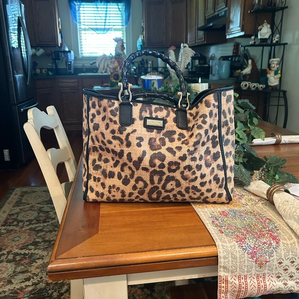 Lilly Pulitzer Leopard Print Satchel with Black Trim, New Without Tags - Picture 2 of 5